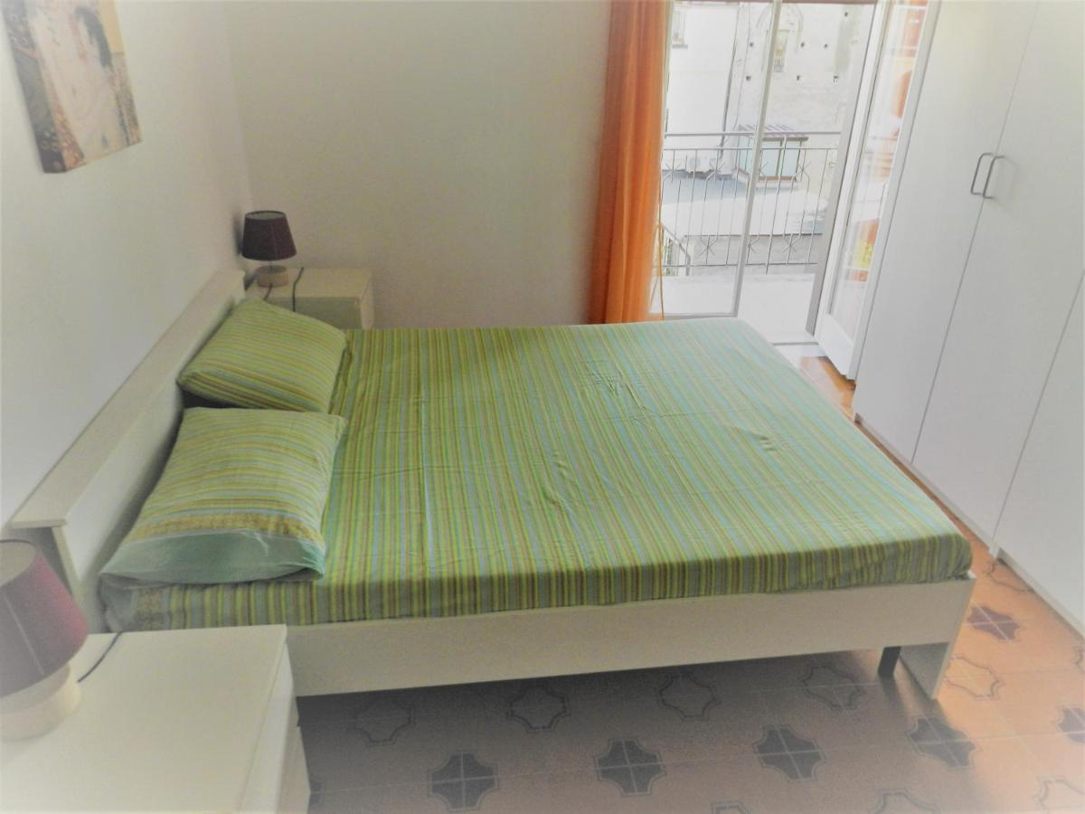In Marina: A Step Away From The Sea And From The Center! Apartment Patti